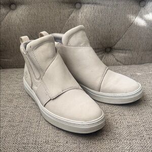 Timberland women’s Boots in White Nubuck/Suede